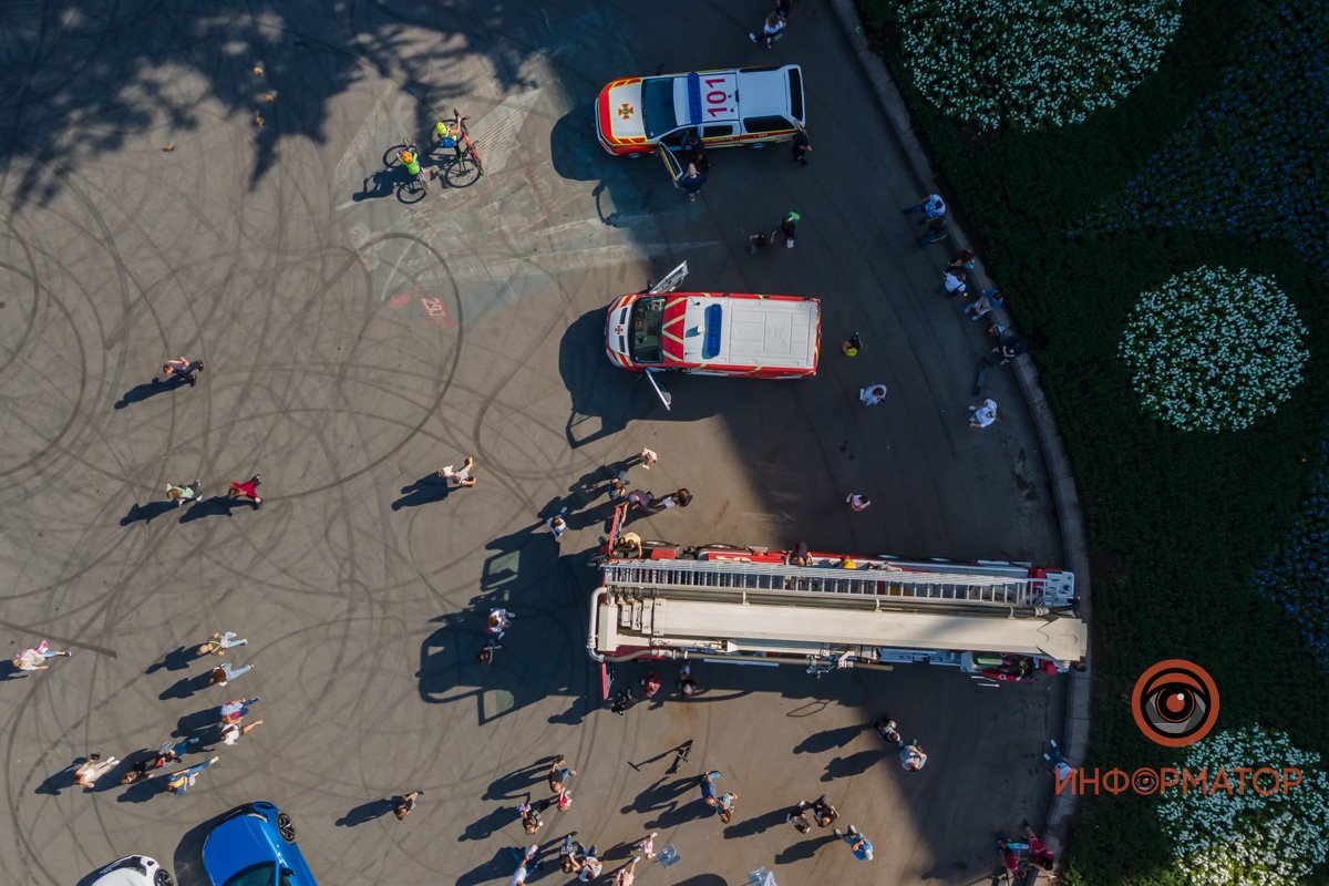 В Днепре детям разрешили "поуправлять" пожарными машинами 10