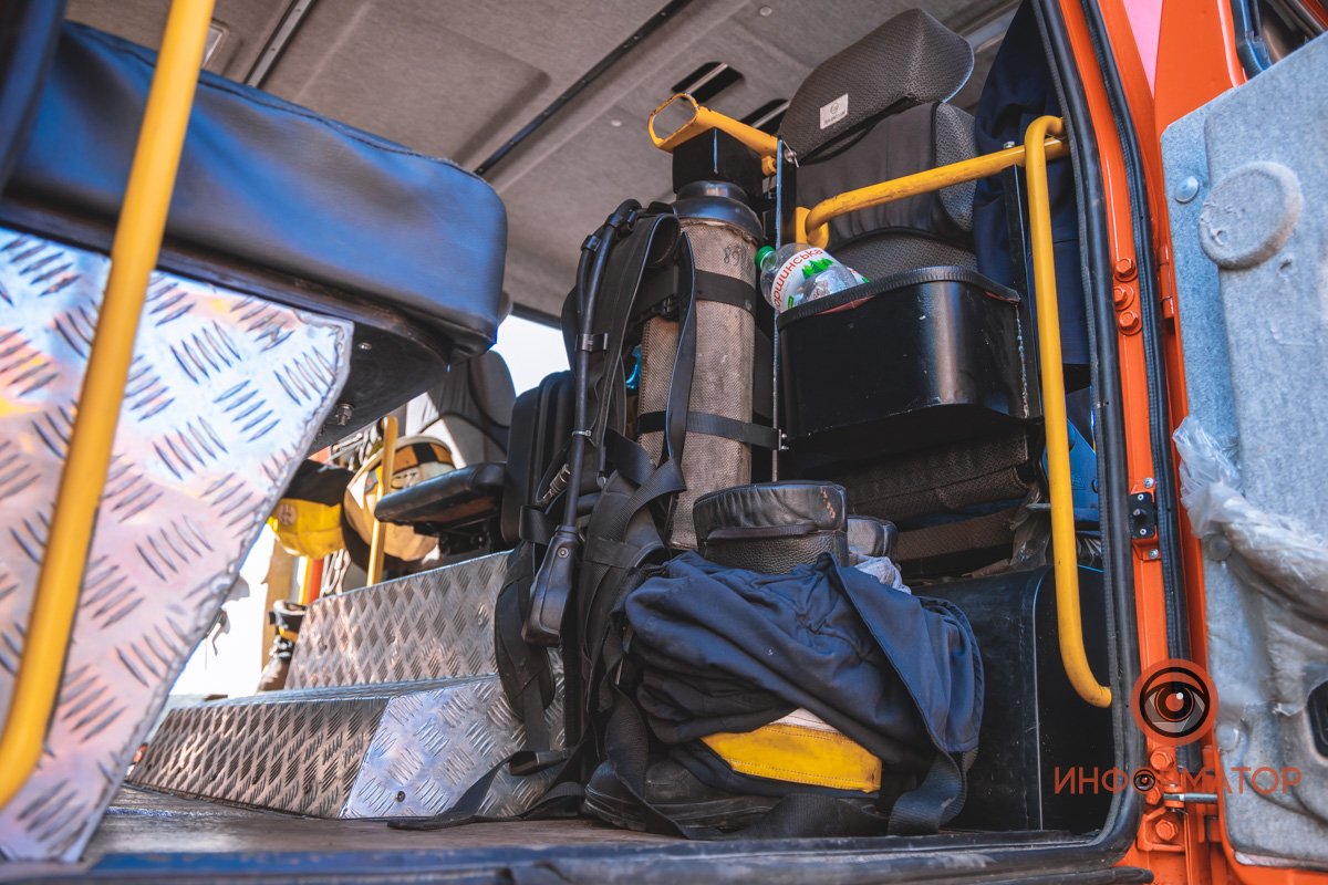 В Днепре детям разрешили "поуправлять" пожарными машинами 19