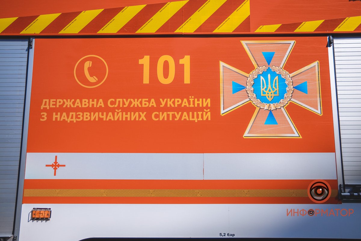 В Днепре детям разрешили "поуправлять" пожарными машинами 20