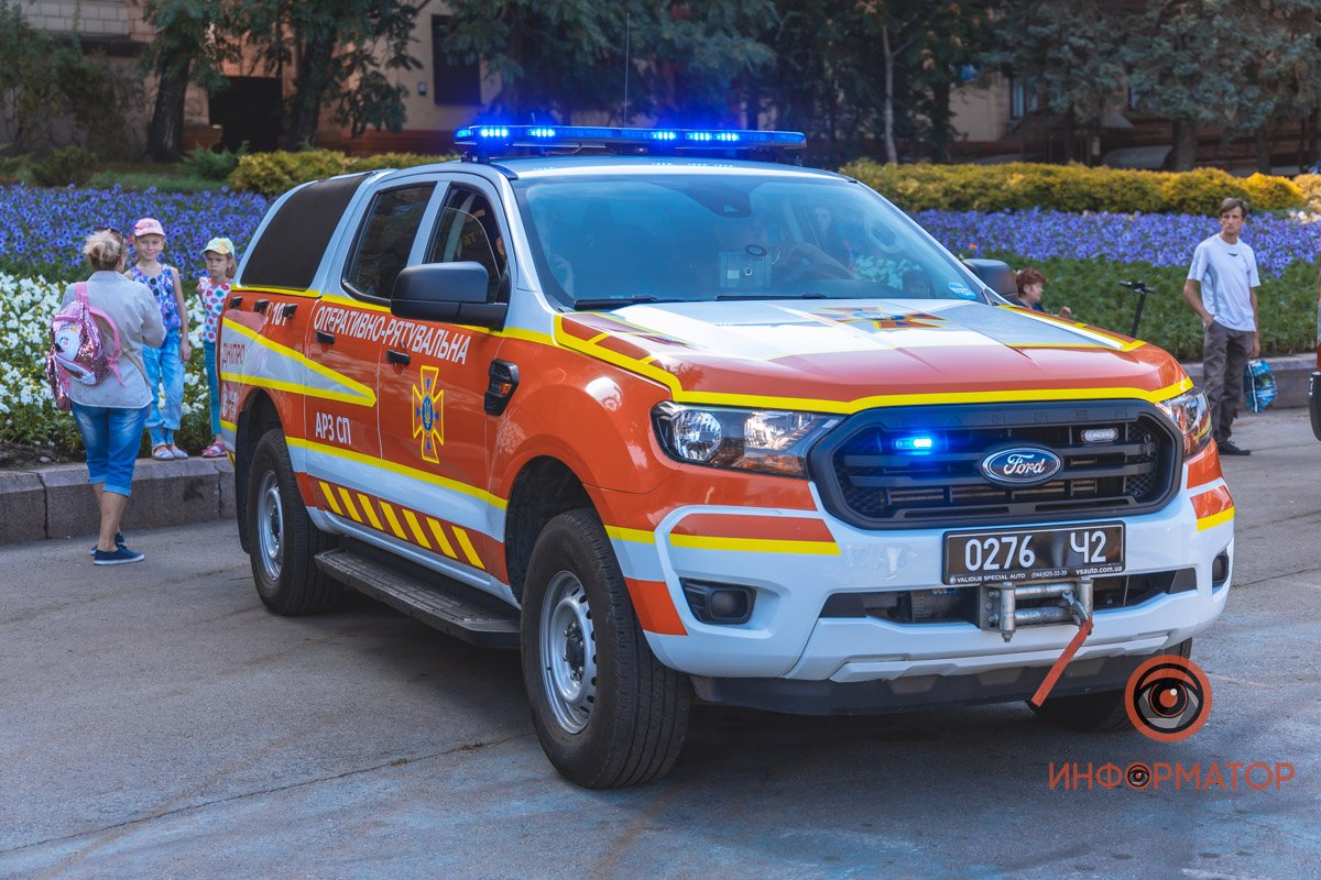 В Днепре детям разрешили "поуправлять" пожарными машинами 24