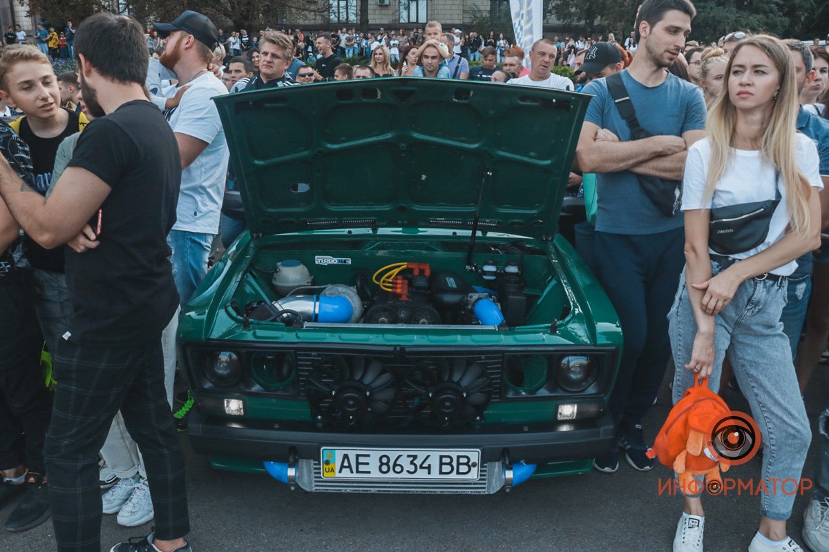 Под капотом