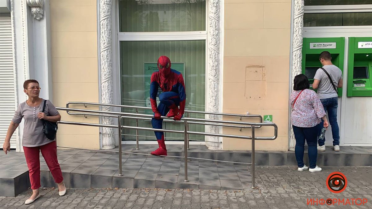 В День города в Днепре за порядком следил Человек-паук