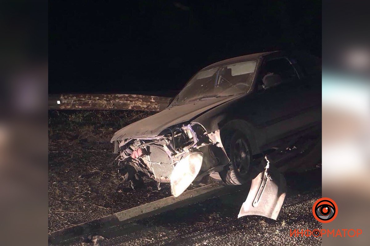 На трассе Н-31 Днепр – Решетиловка Honda врезалась в отбойник На трассе Н-31 Днепр – Решетиловка Honda врезалась в отбойник