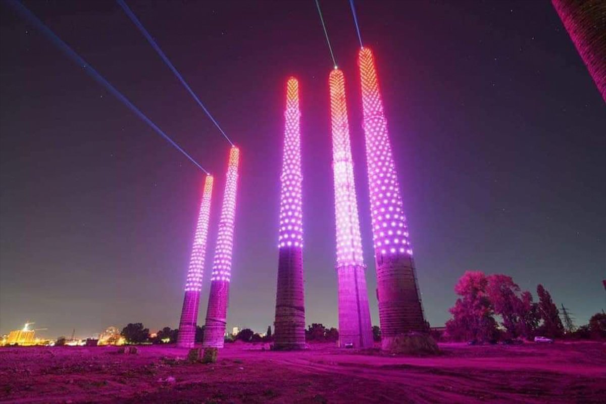 В Днепре День города завершили шоу Dnipro Light Flowers, претендующим стать самой масштабной артинсталляцией в мире 1