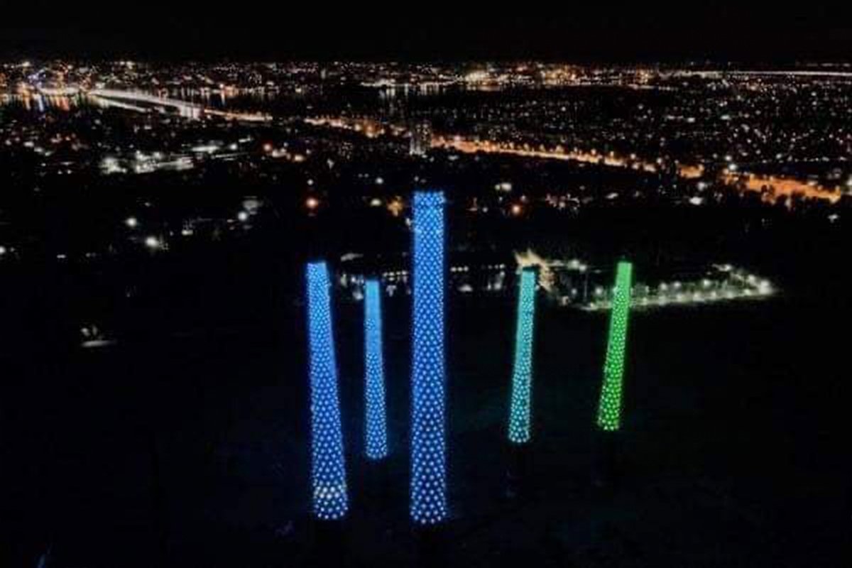 В Днепре День города завершили шоу Dnipro Light Flowers, претендующим стать самой масштабной артинсталляцией в мире 11