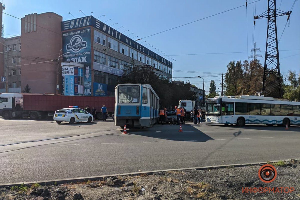 На месте происшествия работает патрульная полиция 