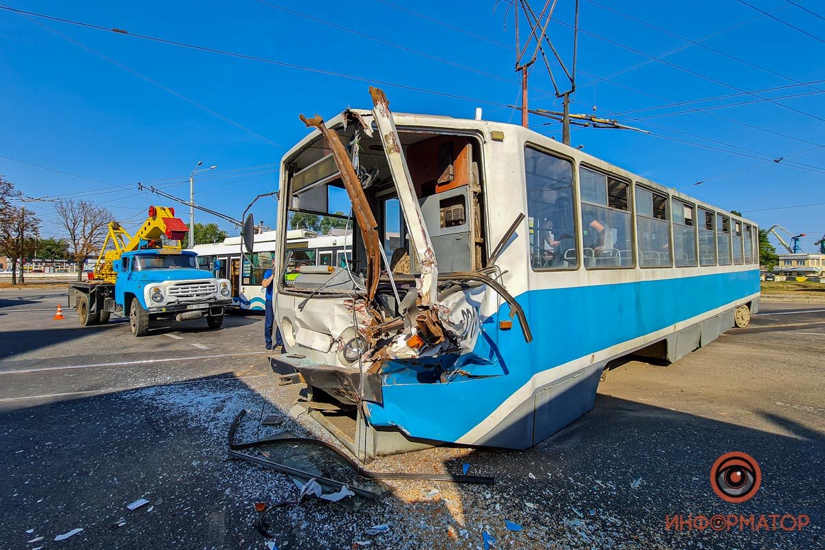 Трамвай сошел с рельс 