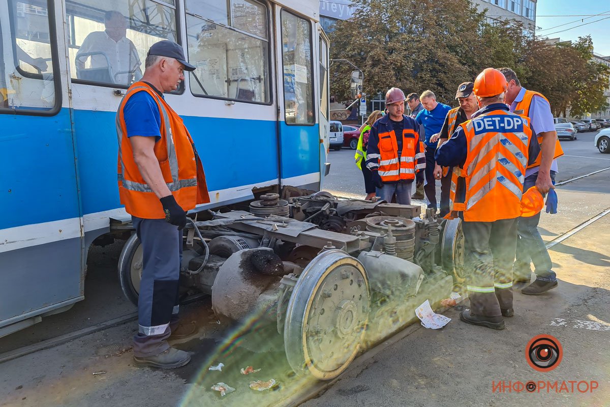 Сдвинулась трамвайная "тележка"