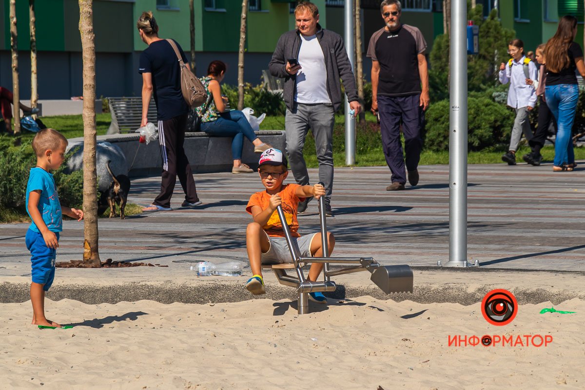 Этот пока держится