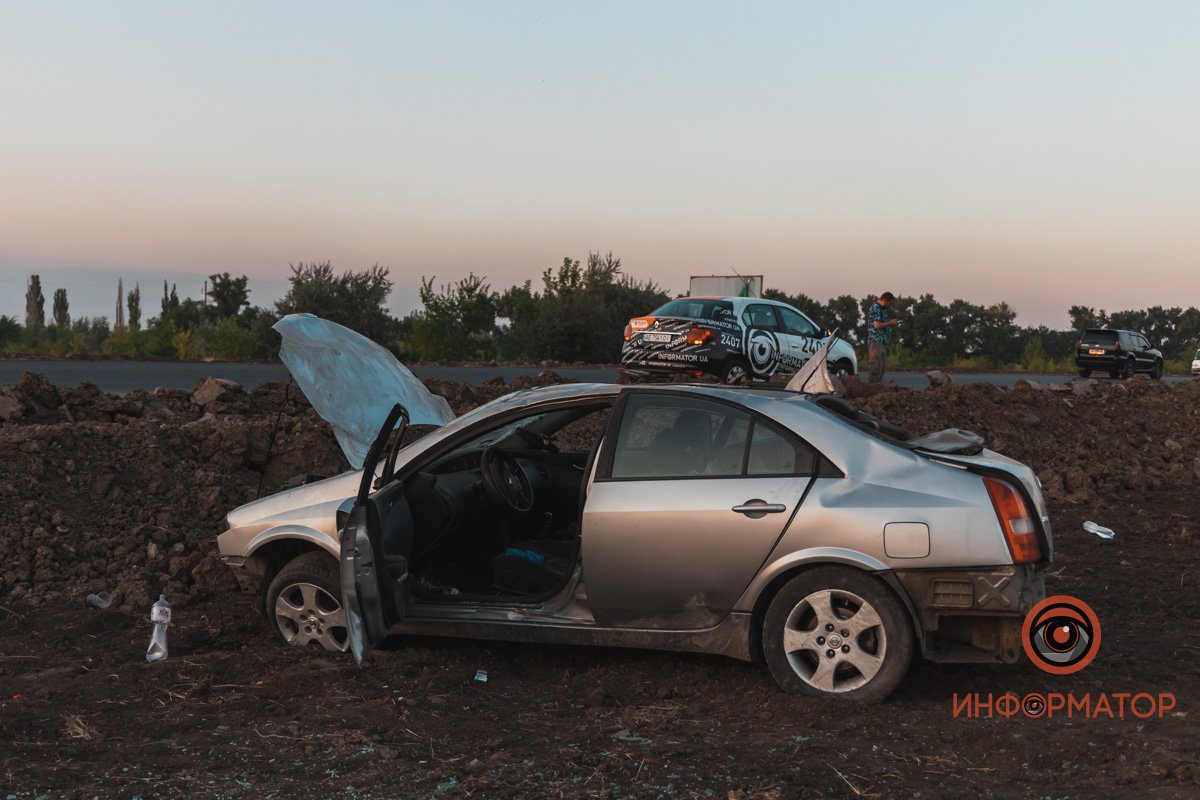 Nissan, который вылетел в кювет 