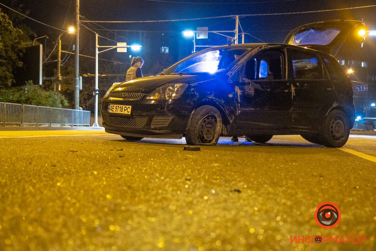 Daewoo ударил Ford в заднюю и боковую части