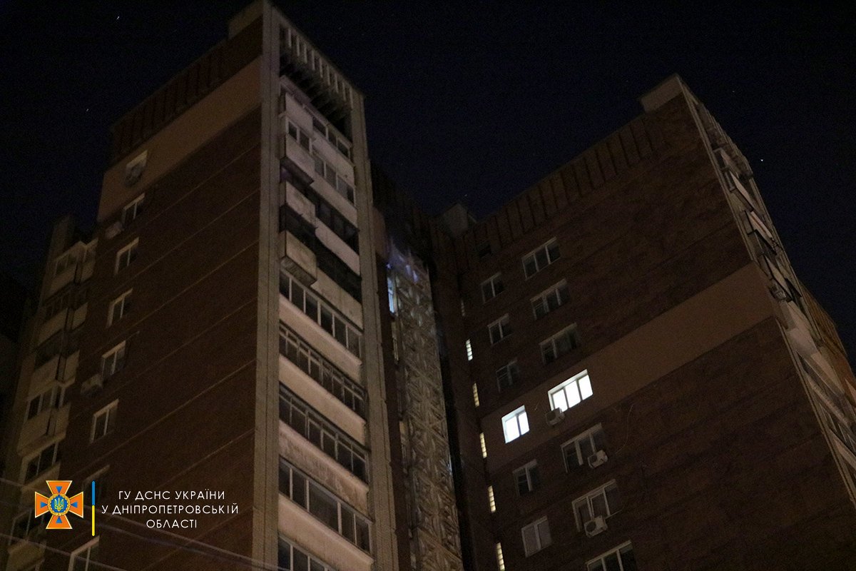 Здесь горел балкон общего пользования на 16-ом этаже Здесь горел балкон общего пользования на 16-ом этаже