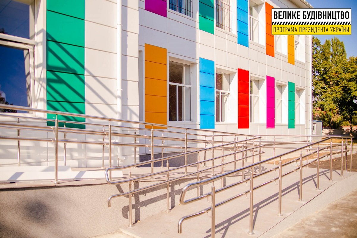 Ученики днепровской школы №104 уже учатся в обновленных классах 8