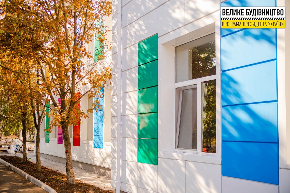 Ученики днепровской школы №104 уже учатся в обновленных классах 9