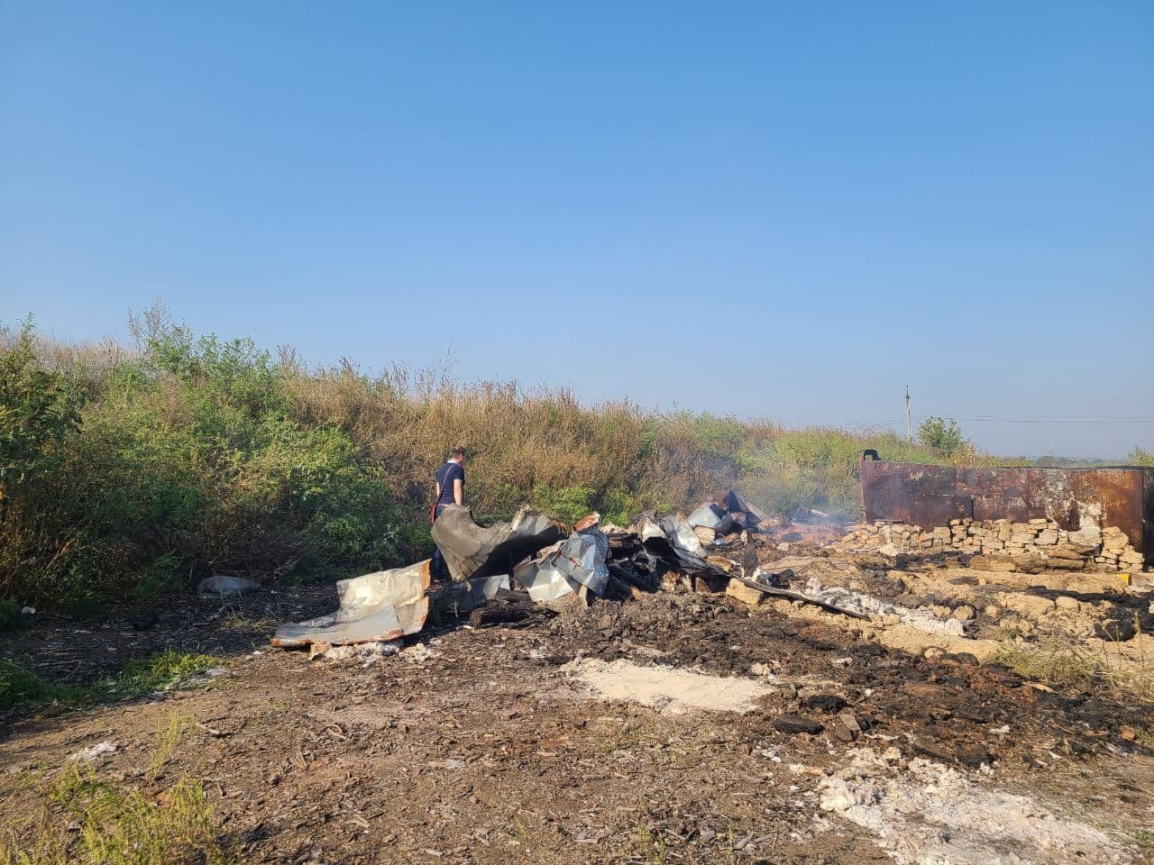 Вблизи промзоны находится частный сектор и пастбище скота