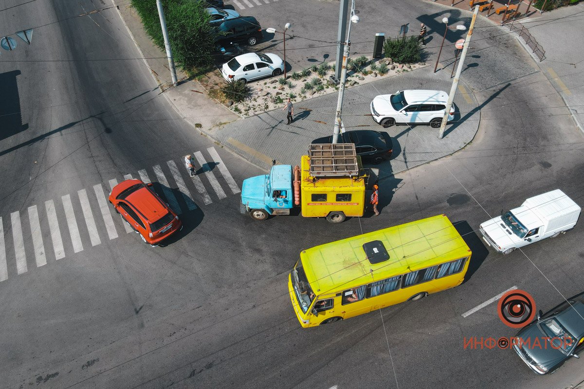 На месте происшествия работает ремонтная служба 