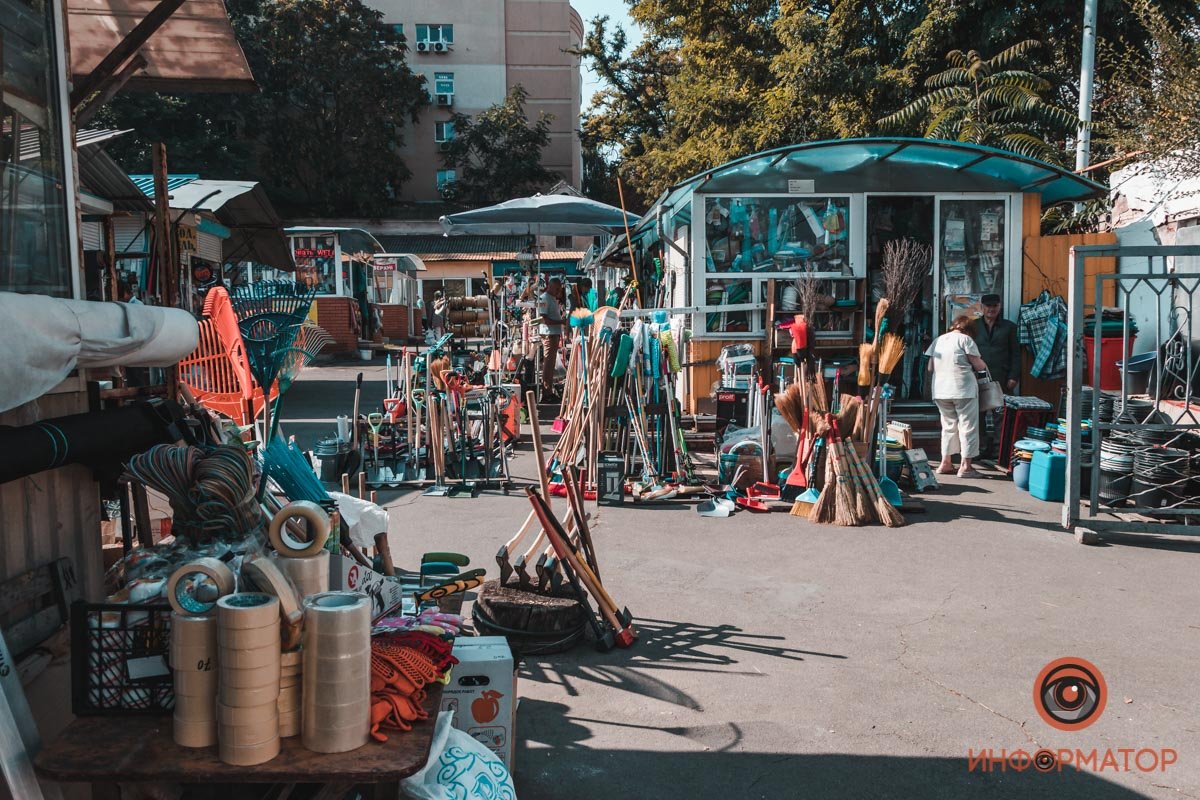 Некоторые торговцы говорят, что сюда приходили представители горсовета Некоторые торговцы говорят, что сюда приходили представители горсовета