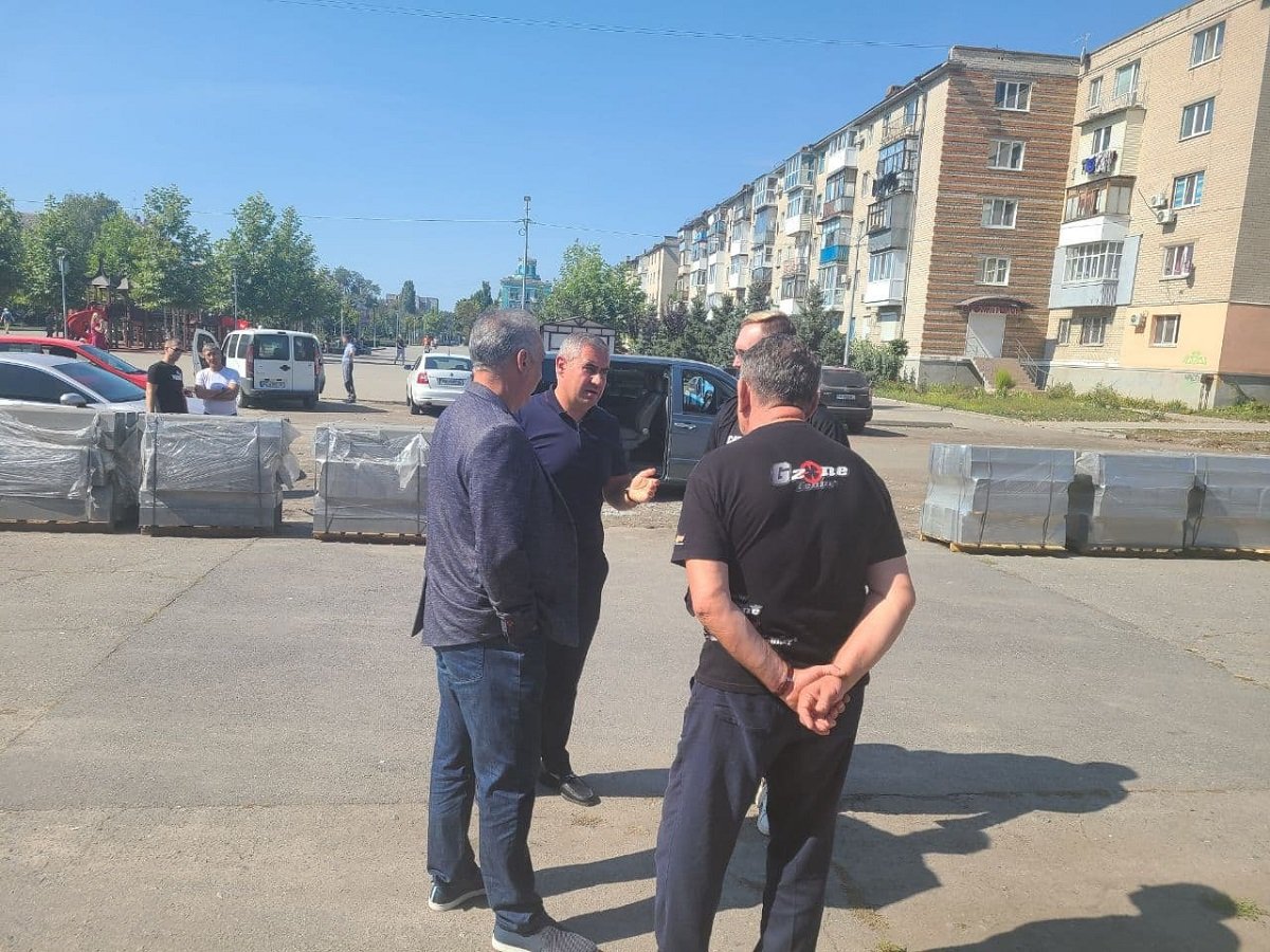 Мэр Новомосковска проверил, как проходит ремонт во Дворце культуры "Металлург" 1