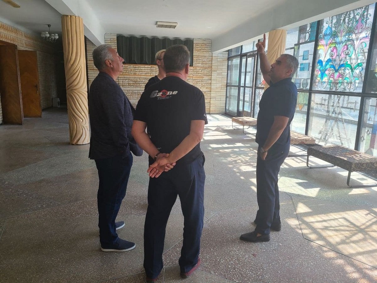 Мэр Новомосковска проверил, как проходит ремонт во Дворце культуры "Металлург" 4