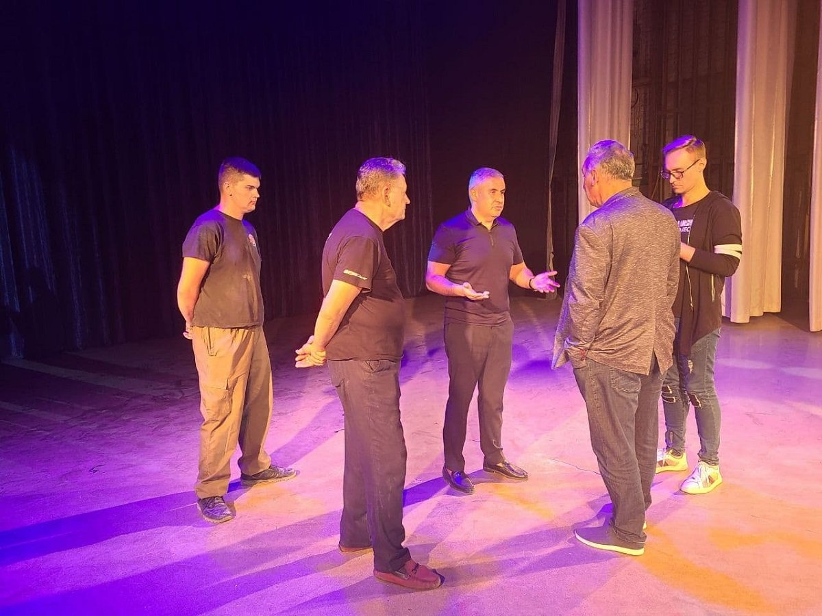 Мэр Новомосковска проверил, как проходит ремонт во Дворце культуры "Металлург" 5