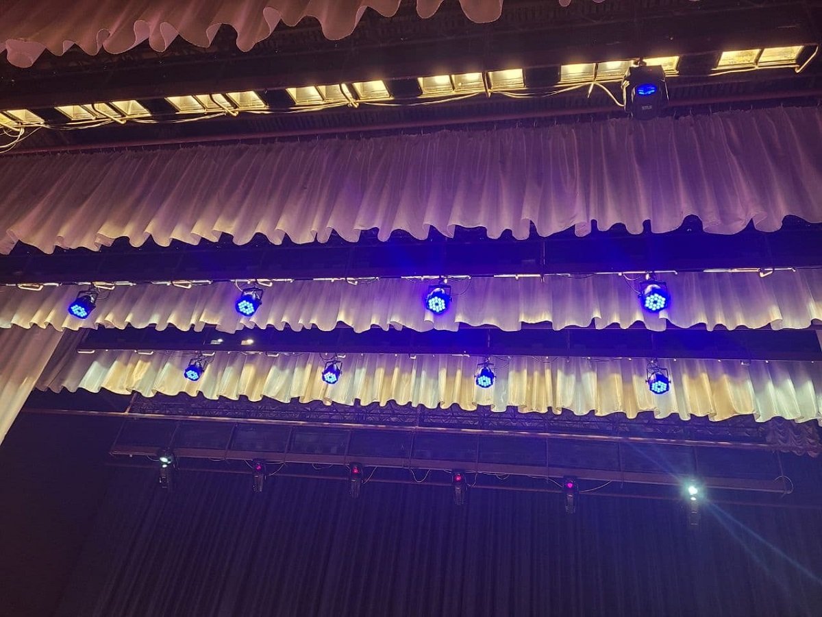 Мэр Новомосковска проверил, как проходит ремонт во Дворце культуры "Металлург" 6