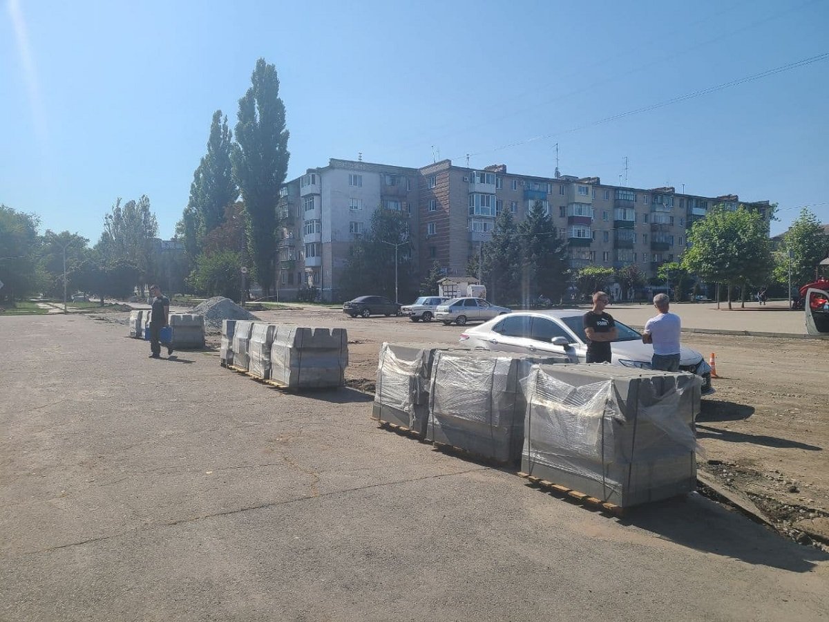 Мэр Новомосковска проверил, как проходит ремонт во Дворце культуры "Металлург" 7