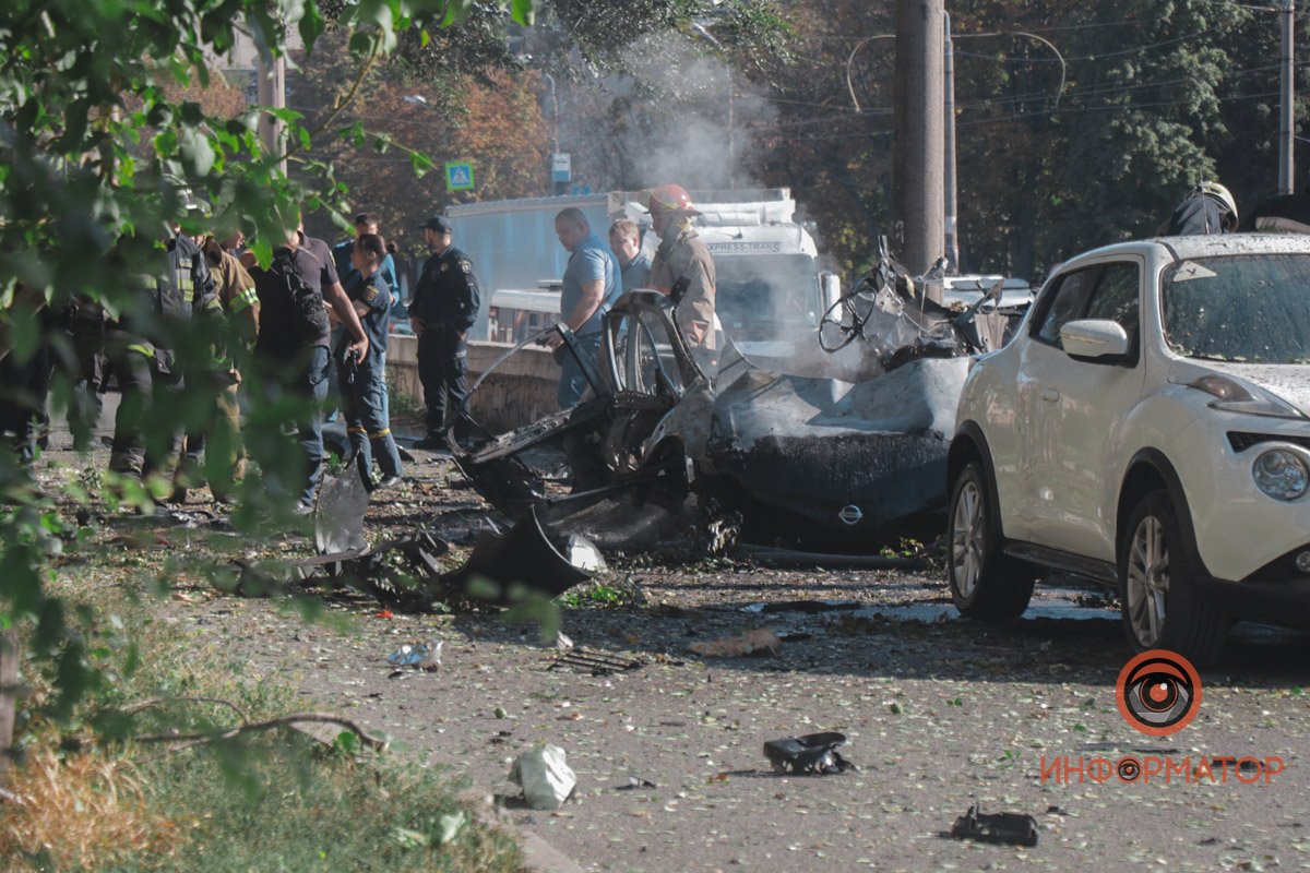 В Днепре на проспекте Хмельницкого при взрыве Nissan погибли двое: подробности