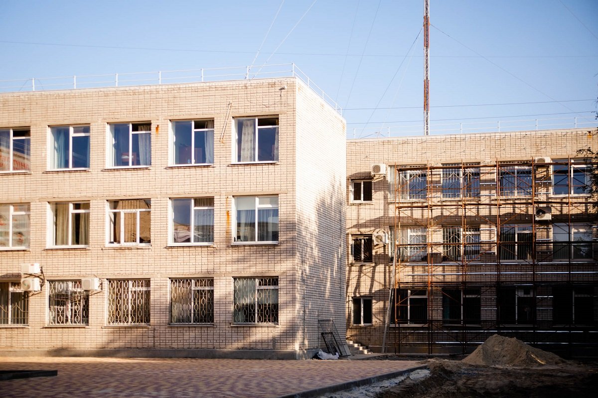 Новая кровля и вентилируемый фасад: в Днепре ремонтируют профессиональный колледж спорта 3