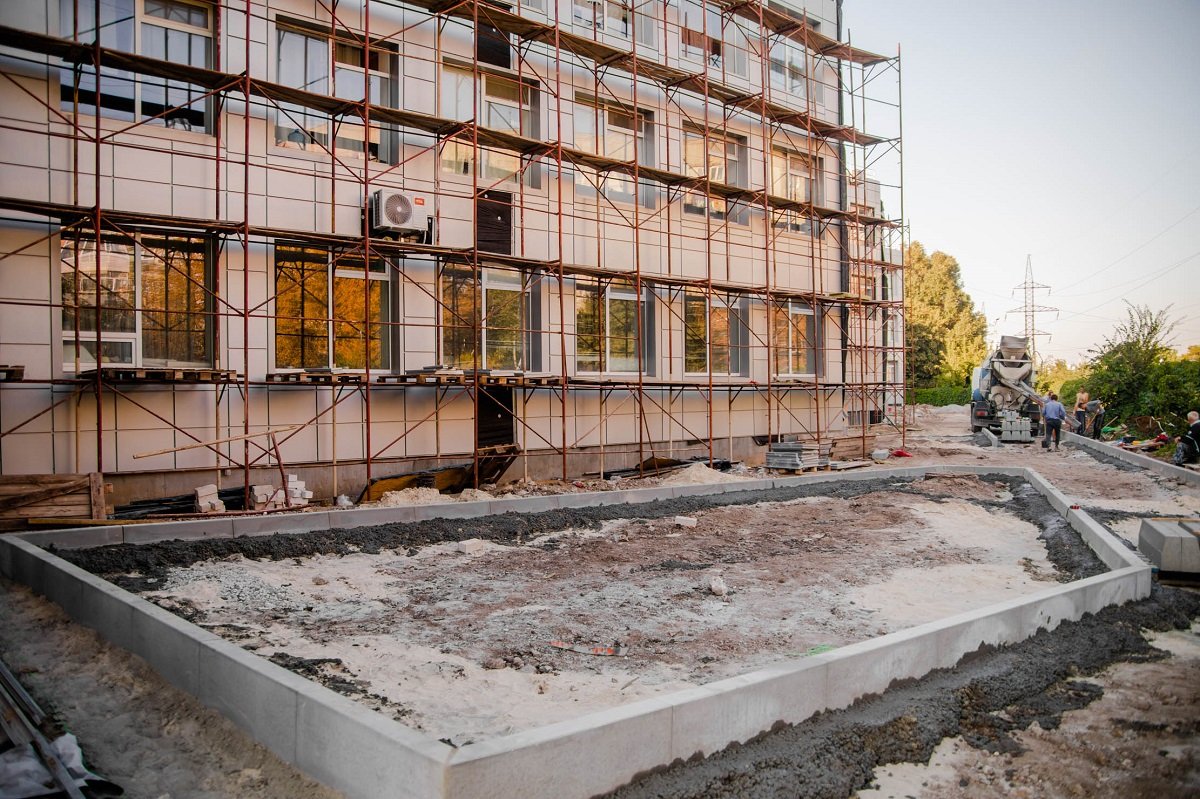 Новая кровля и вентилируемый фасад: в Днепре ремонтируют профессиональный колледж спорта 5