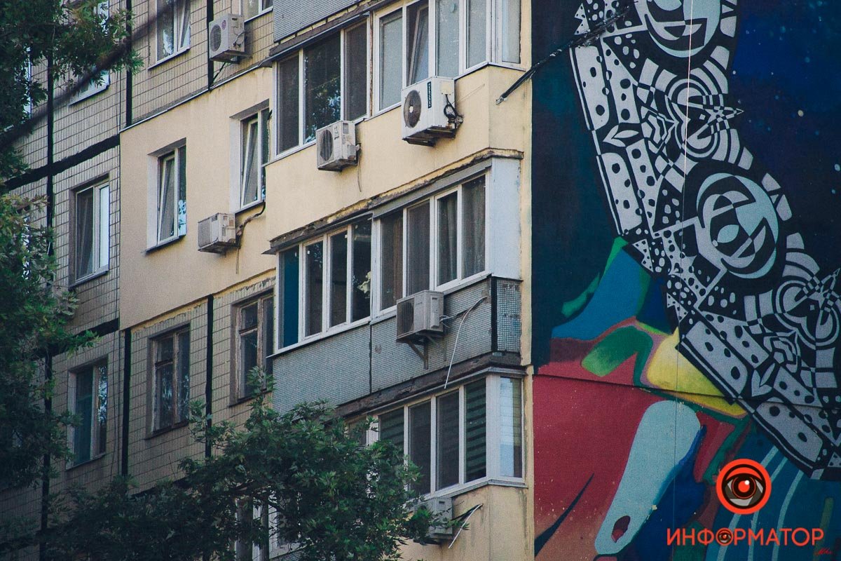 Там птичка летит вообще-то