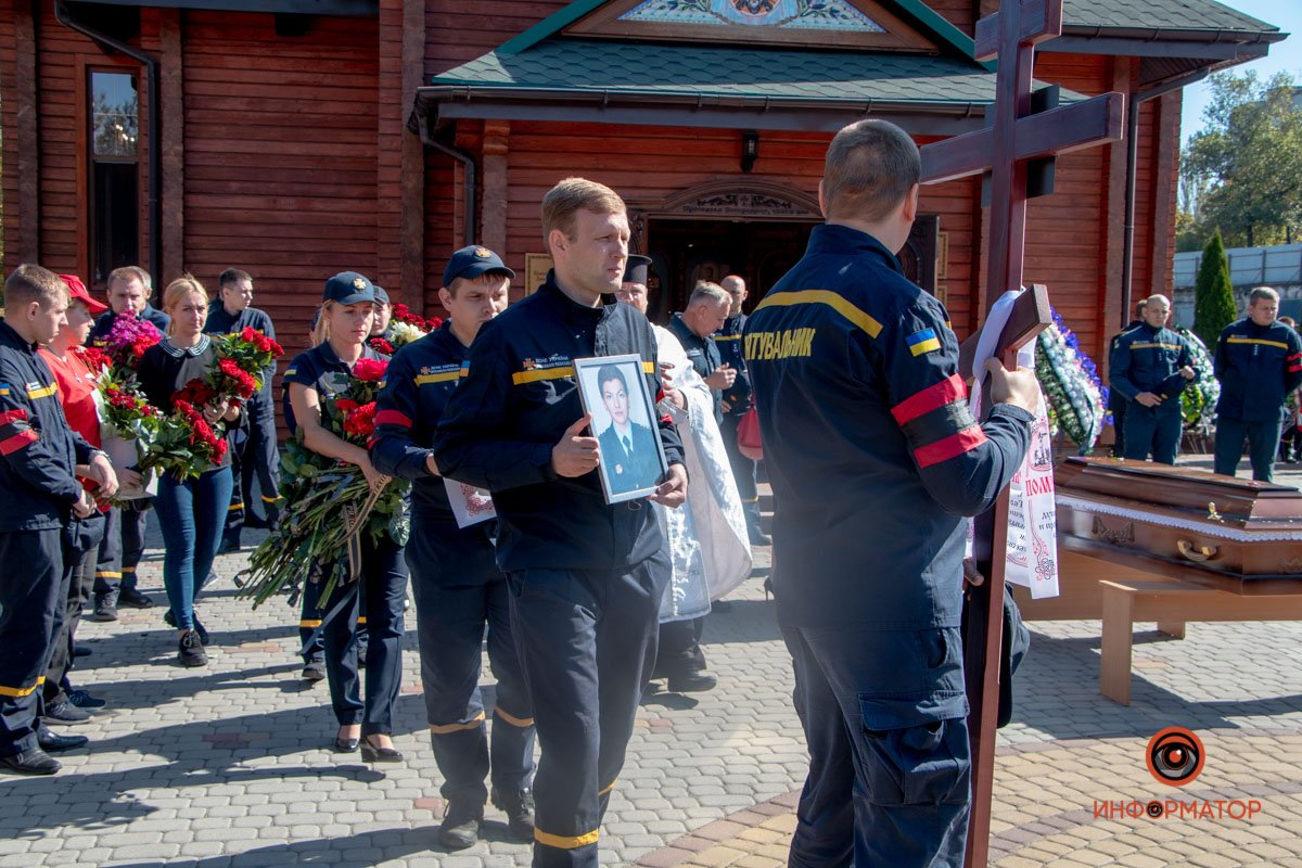 В Днепре попрощались с пресс-секретарем ГСЧС Дарьей Гречищевой, которая погибла при взрыве авто 17