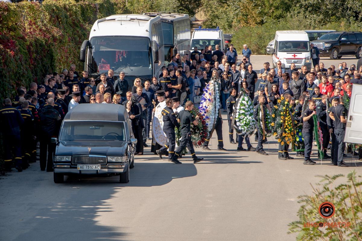 В Днепре попрощались с пресс-секретарем ГСЧС Дарьей Гречищевой, которая погибла при взрыве авто 19