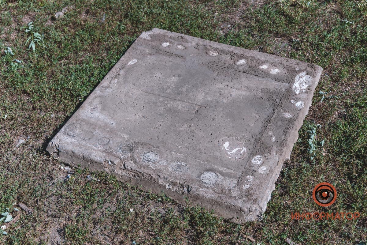 Разбросанные останки и сломанные памятники: в Днепре на Клочко сровняли с землей кладбище домашних животных 14