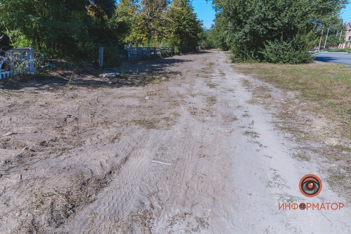 Разбросанные останки и сломанные памятники: в Днепре на Клочко сровняли с землей кладбище домашних животных 16