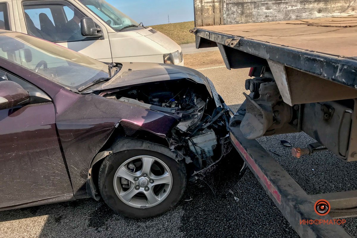 На трассе Днепр - Запорожье из-за масштабного пожара произошло ДТП с участием 5 машин 5