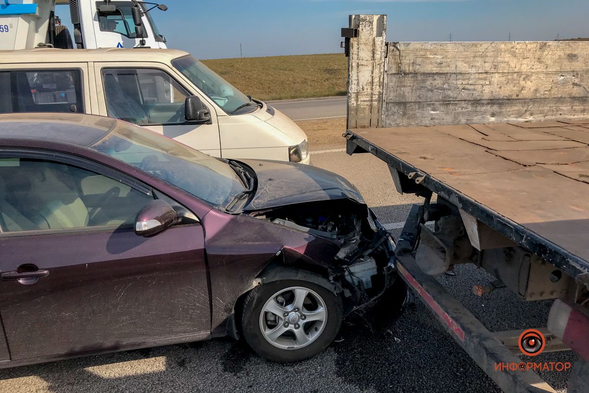 На трассе Днепр - Запорожье из-за масштабного пожара произошло ДТП с участием 5 машин 15