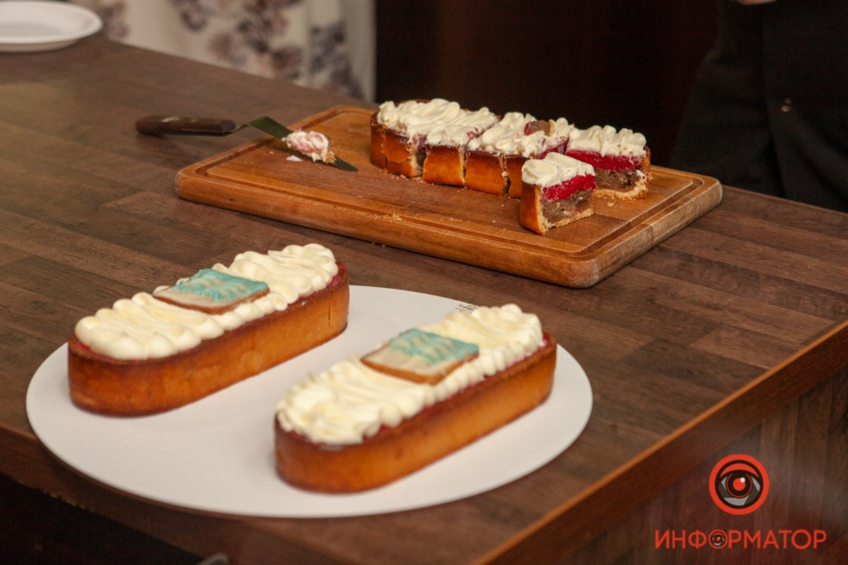 Если бы такие "лодочки" проплывали по Днепру, мы бы горя не знали 