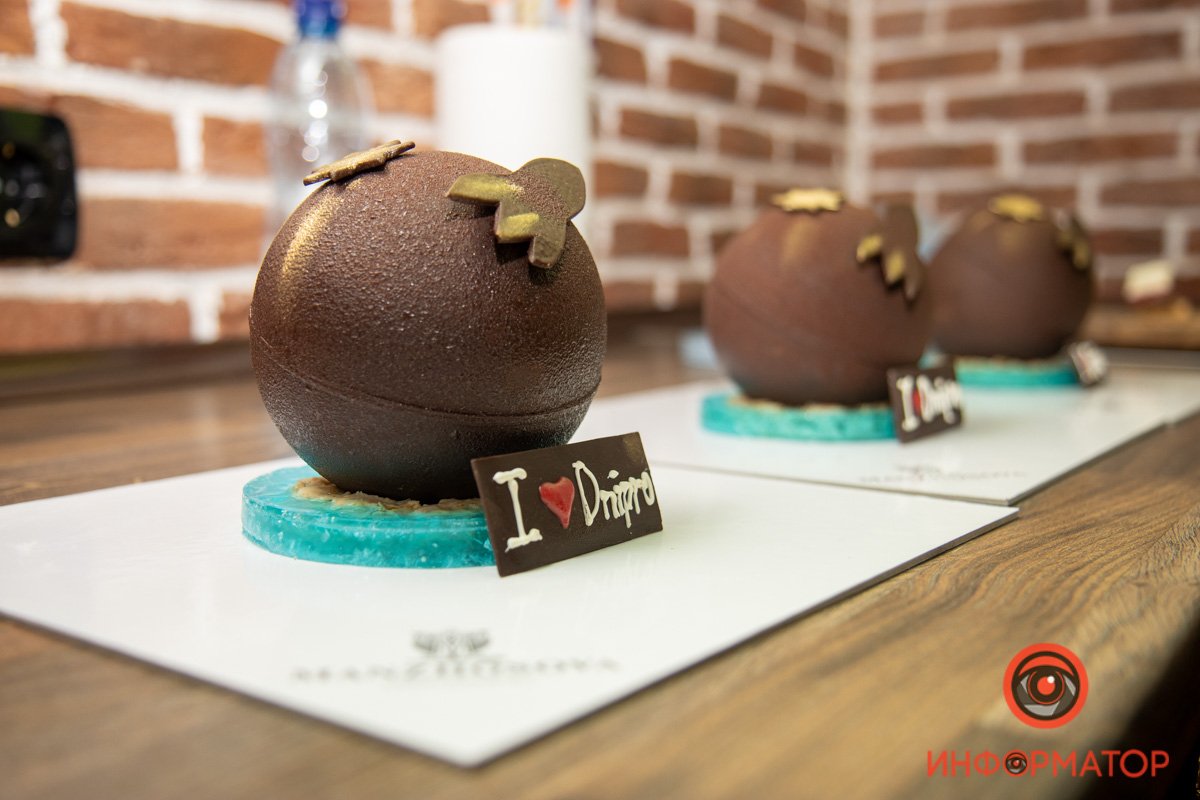 Все символы Днепра в одном: и колобок с Набережной, и ракеты, и солнце с его удивительными рассветами и закатами 