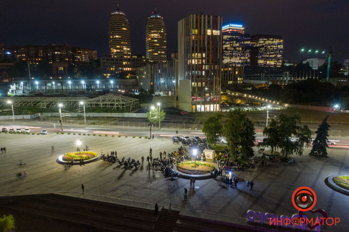 Все собрались, словно у семейного костра 