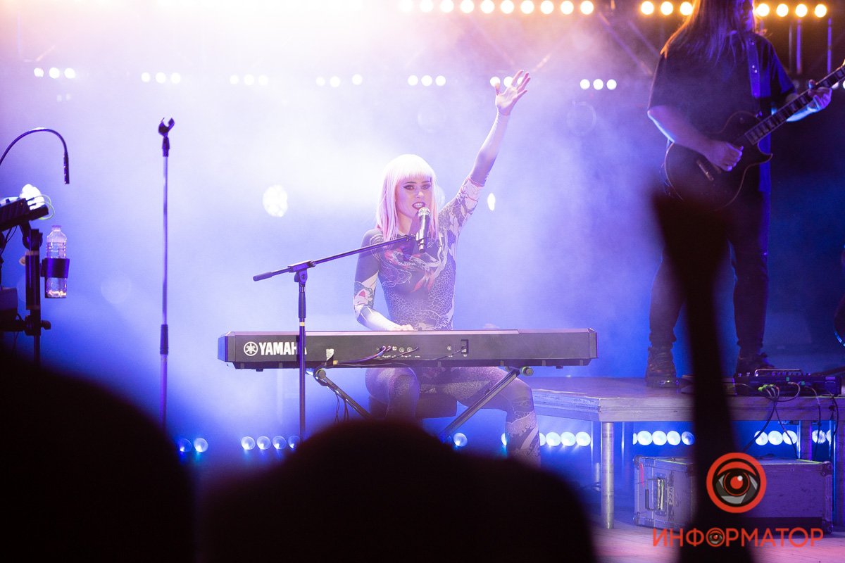 Также резко вернулся и свет 