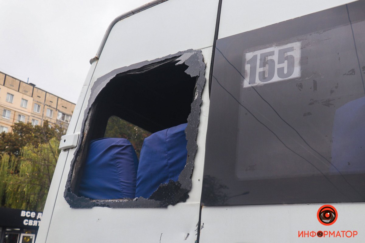 В Днепре на Паникахи столкнулись троллейбус и маршрутка №155: пострадала женщина 3