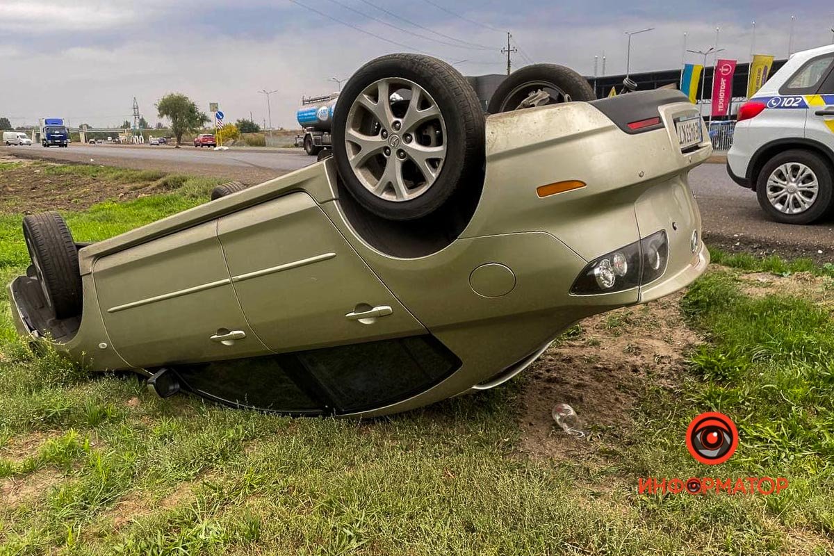 В салоне авто находился только водитель, он не пострадал В салоне авто находился только водитель, он не пострадал