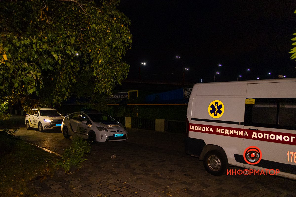 Девушка прыгнула около 5:00 утра Девушка прыгнула около 5:00 утра