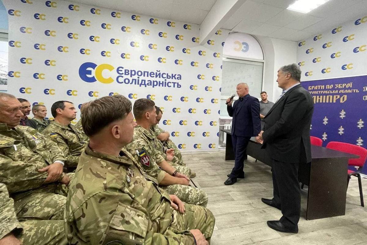 Порошенко в Днепре. V президент Украины приехал на Первый форум Европейской Солидарности Днепропетровской области 18