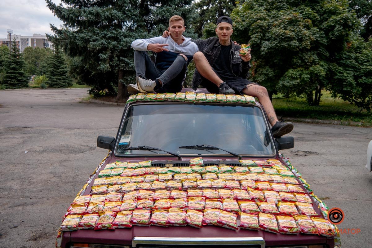 ВАЗ, обклеенный «мивиной» ВАЗ, обклеенный «мивиной»