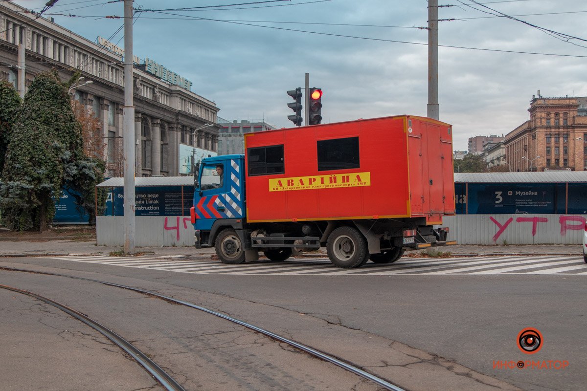На месте работает аварийная бригада КП «Днепровский электротранспорт» На месте работает аварийная бригада КП «Днепровский электротранспорт»