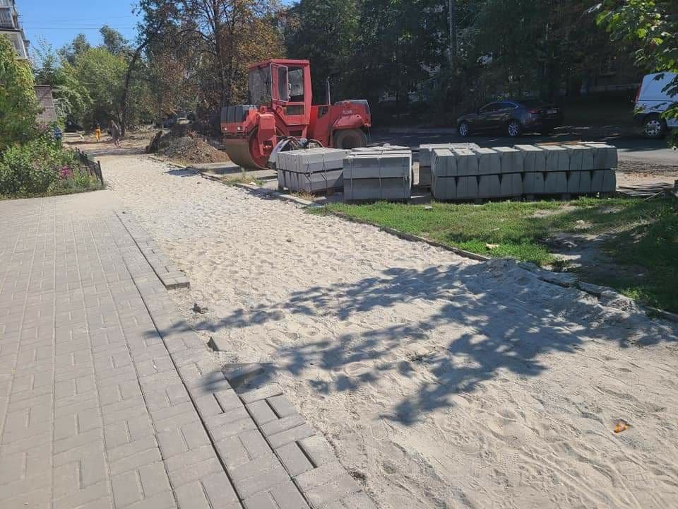 Сейчас начались земельные работы по обустройству места, где будет стоять памятник Сейчас начались земельные работы по обустройству места, где будет стоять памятникСейчас начались земельные работы по обустройству места, где будет стоять памятник