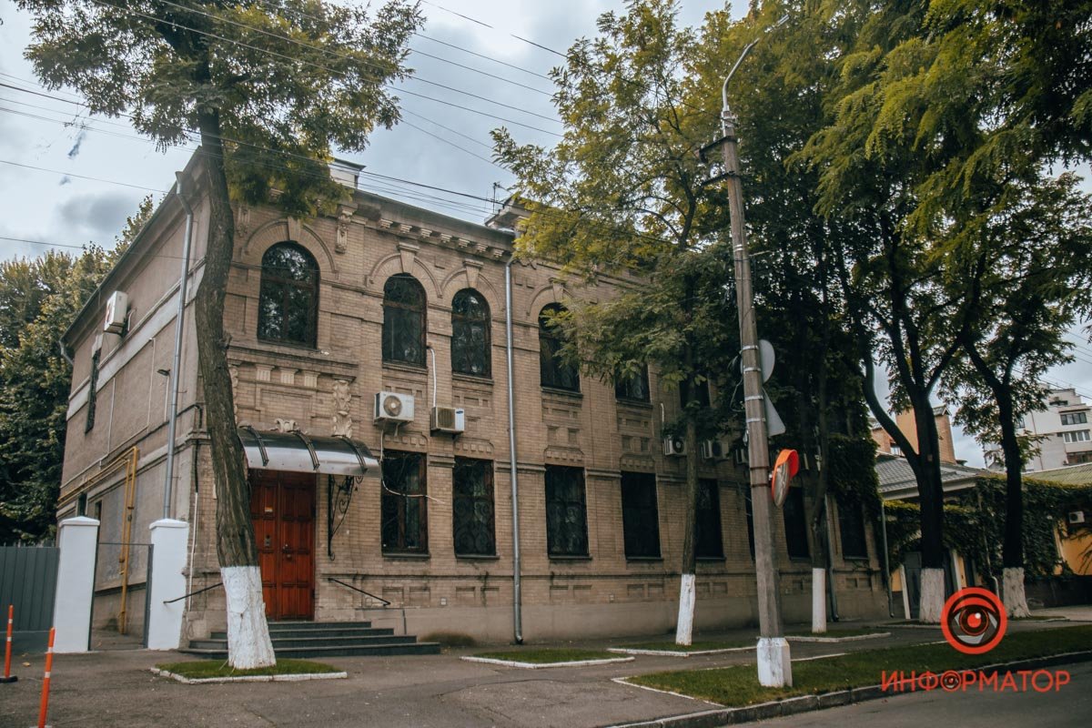 Куда пропал Ворошилов, кто такой Ефремов и почему октябрь длился 40 лет: где в Днепре находится улица 4-х названий 25