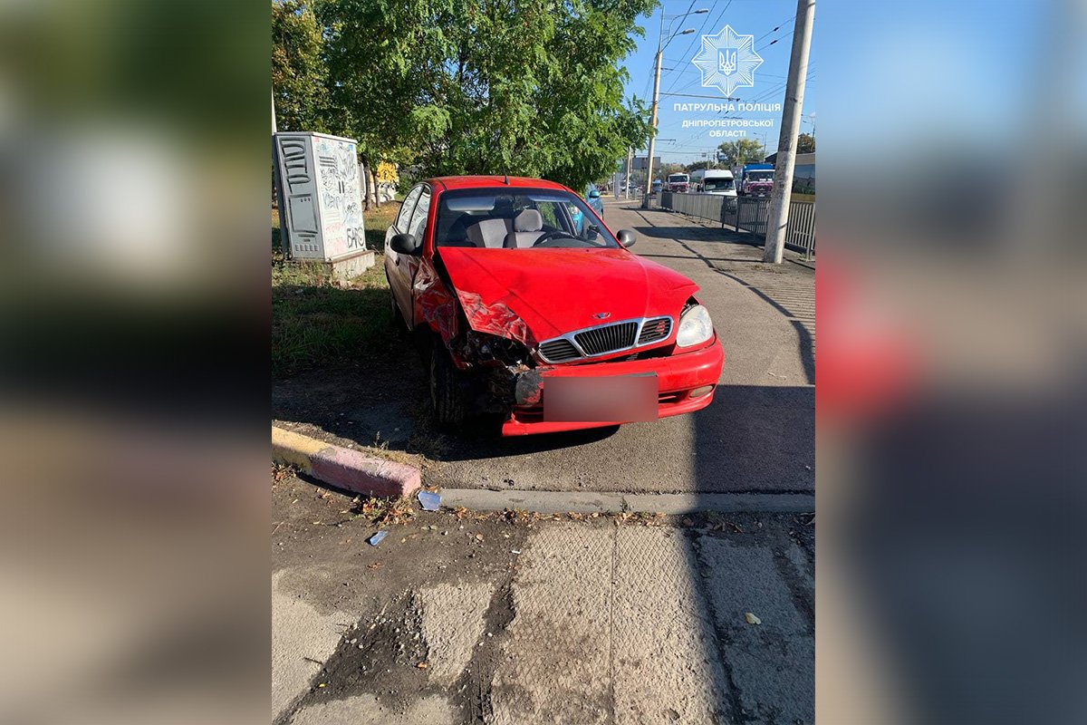 На Слобожанском проспекте водитель Daewoo врезался в троллейбус