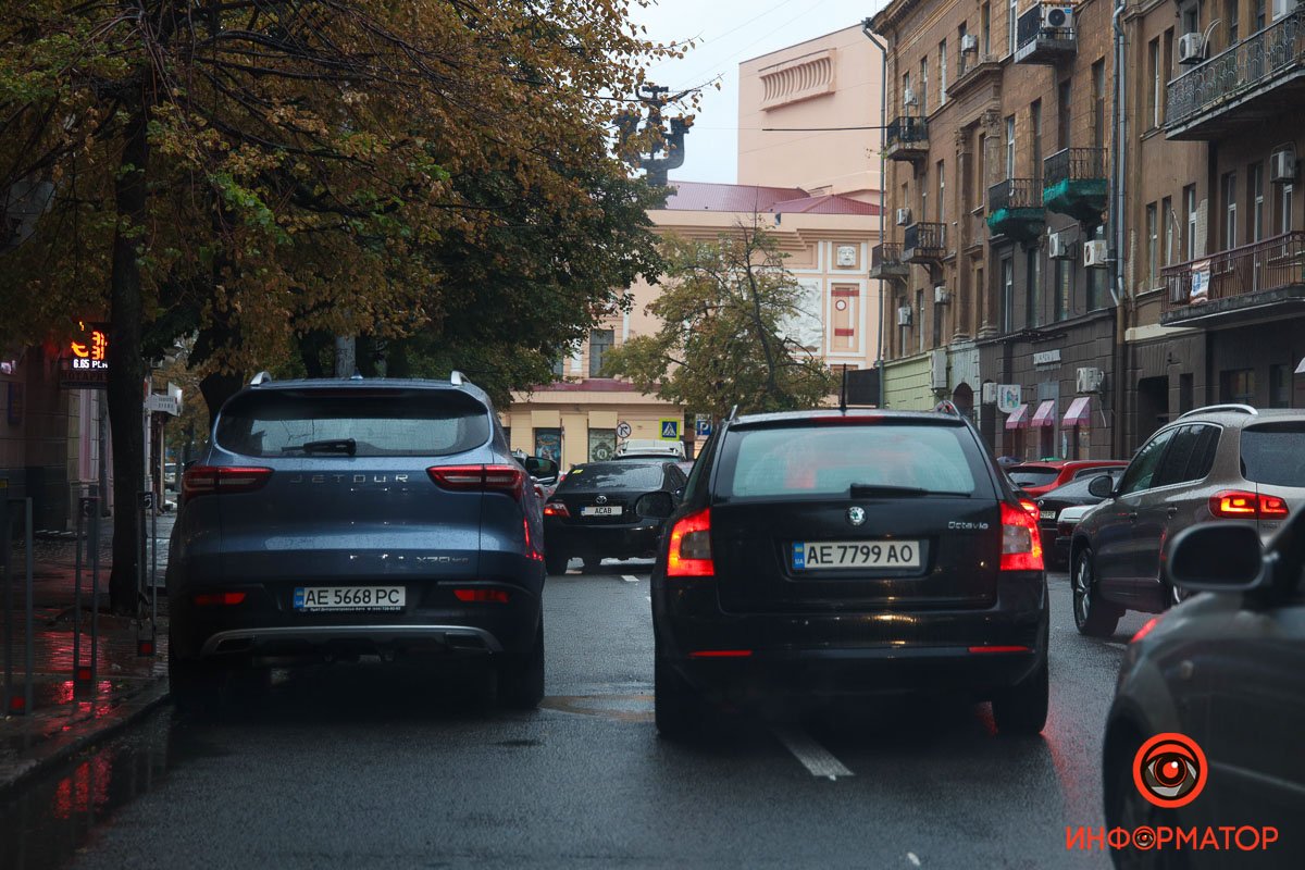 В пятницу Днепр сковали пробки: на Новый мост лучше не ехать 1